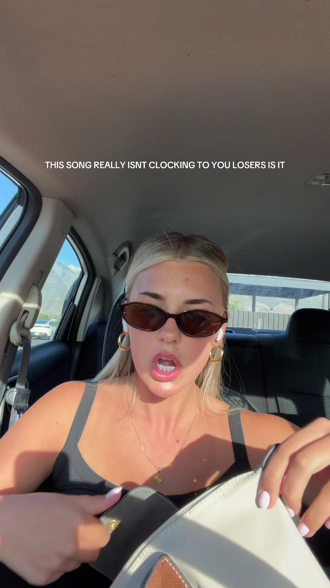 @olivia