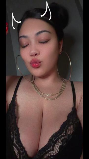 @QueenGetsHerWetta ๐ฆ๐