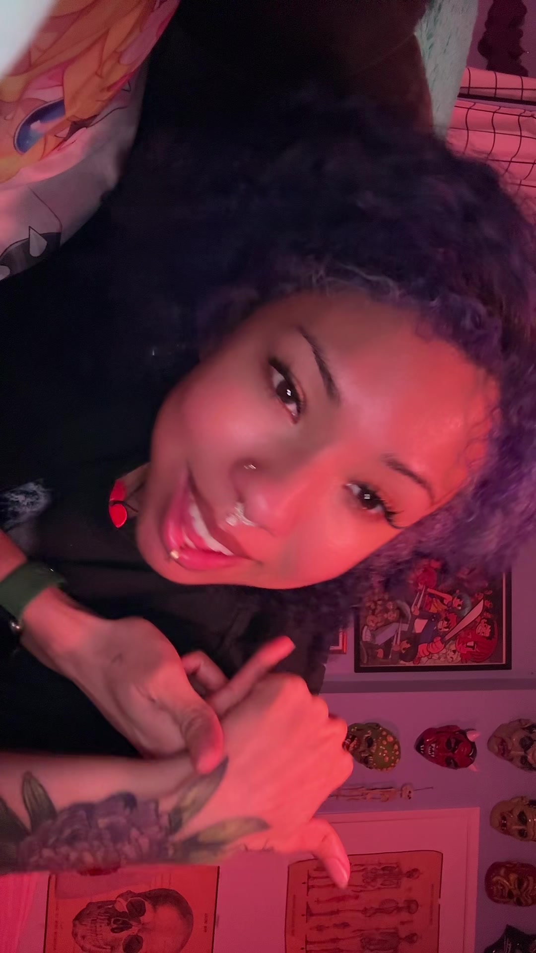 @thegirlinurphone