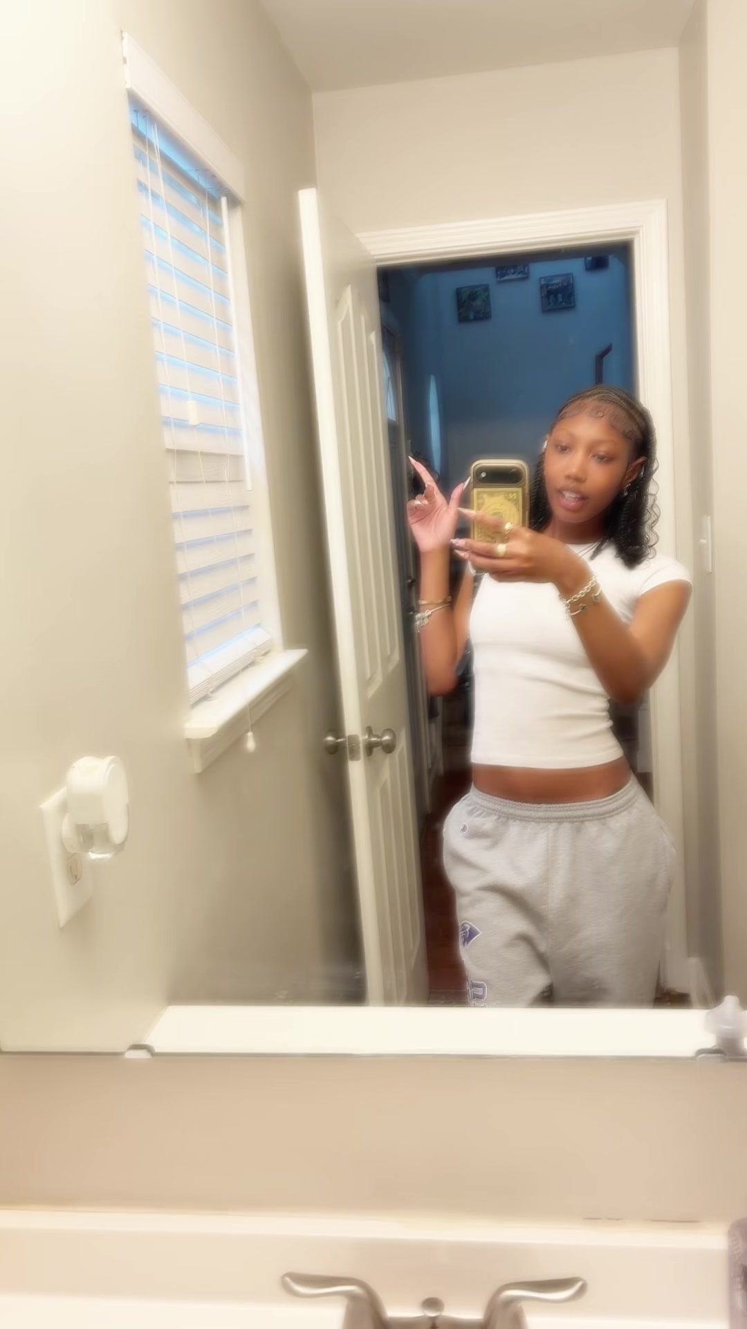 @Imjustariii