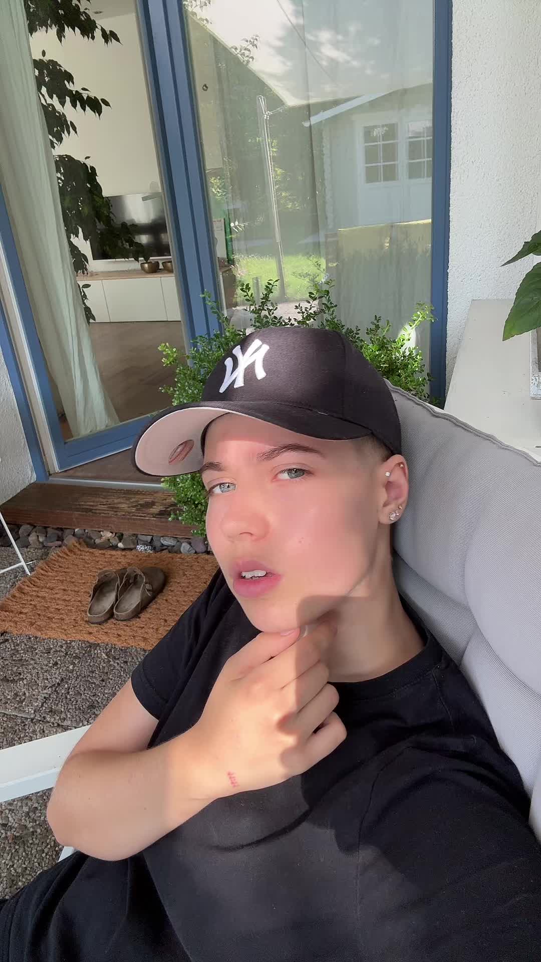 @Emi