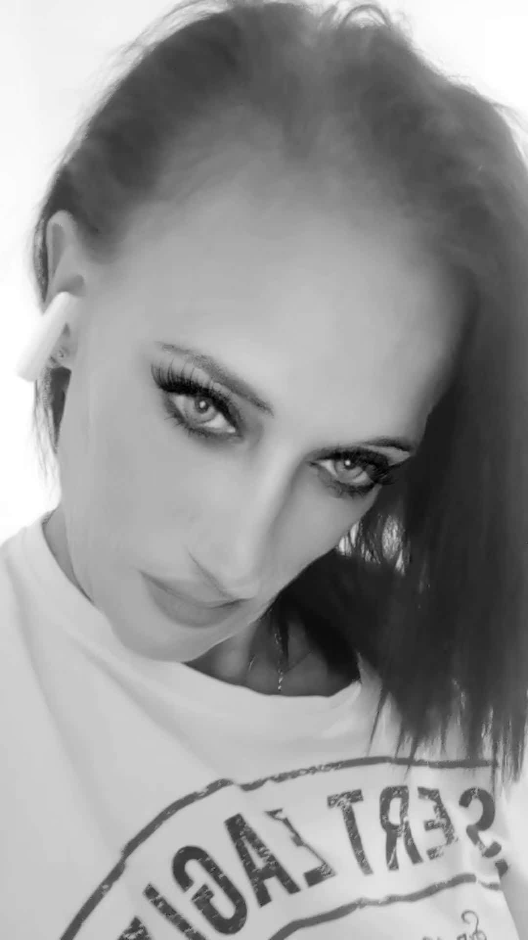 @trischa