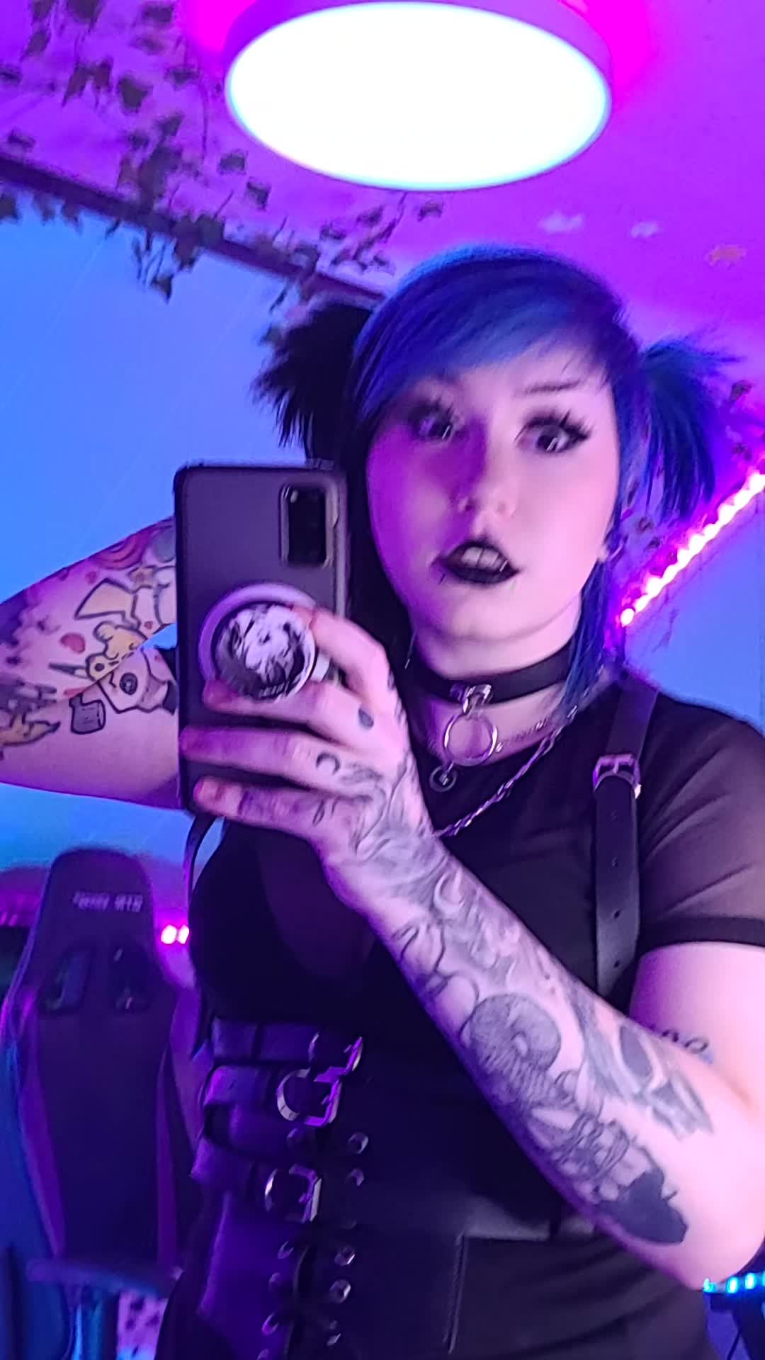 @Rainbow🏳️🌈Artist/Streamer🍃