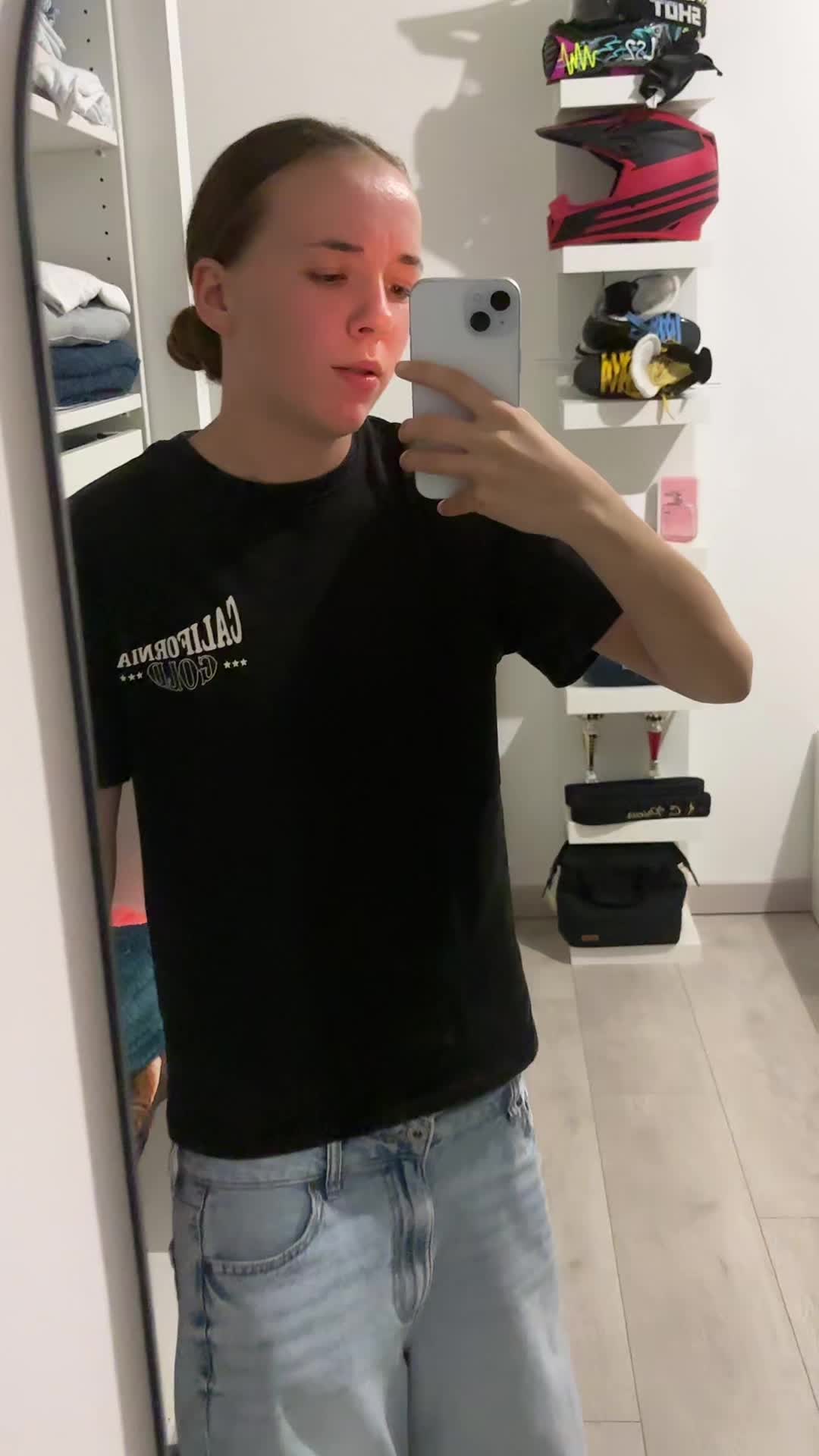 @𝐜𝐥𝟒𝐫𝐚.😶&zwj;🌫️