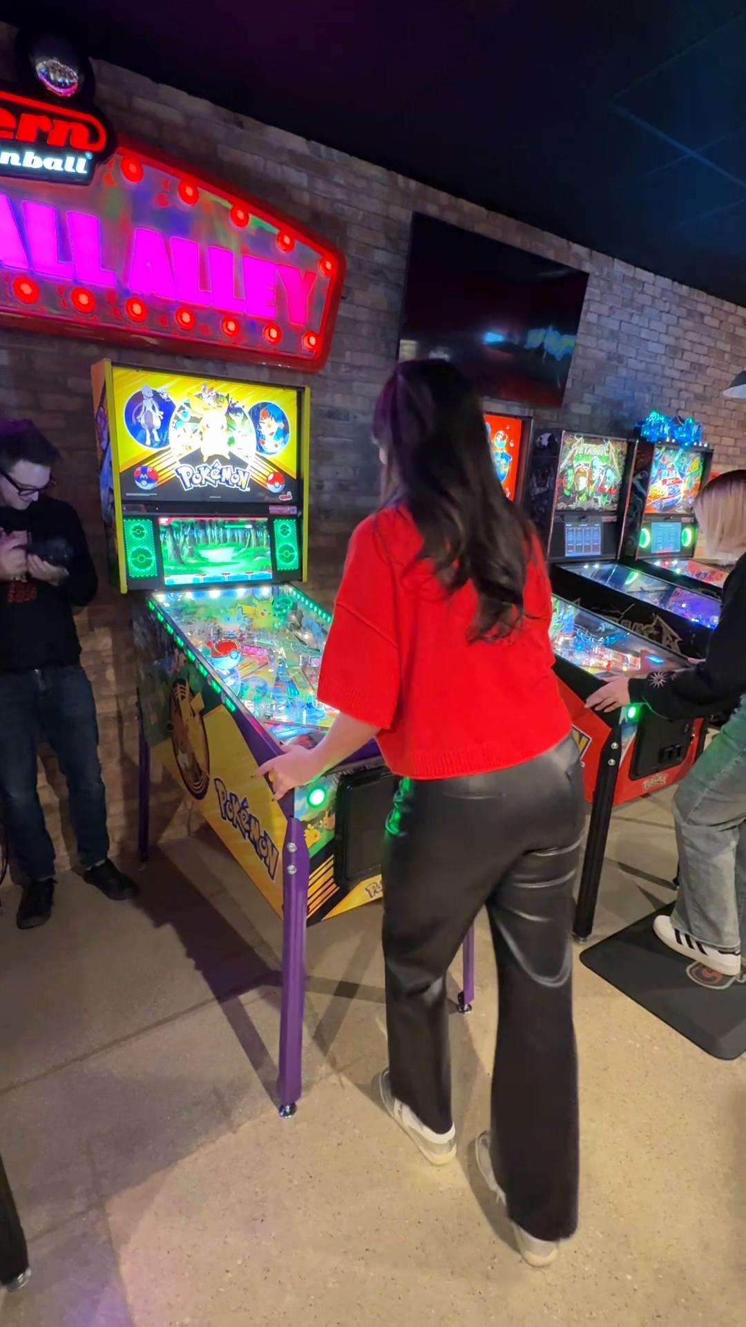 @Mel Plays Pinball