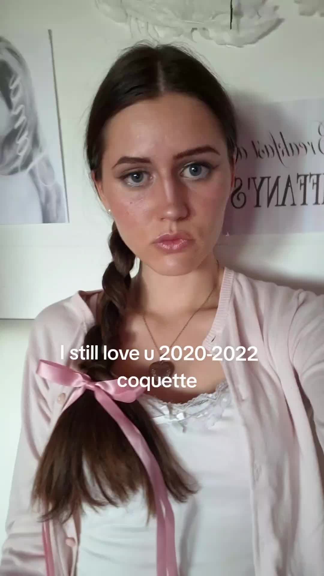 @Pinkish_pomegranate🩷🧁