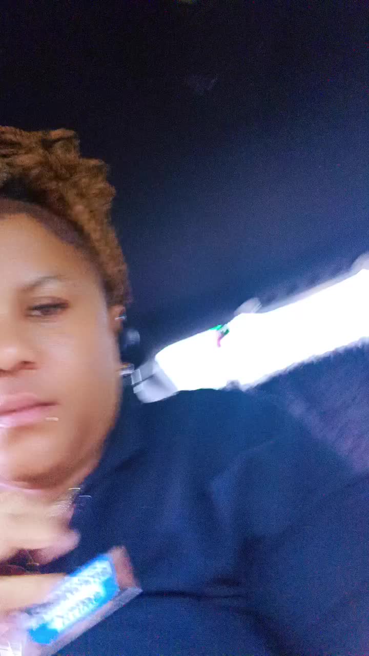 @(THE PRETTY PLUG ) UNEEK