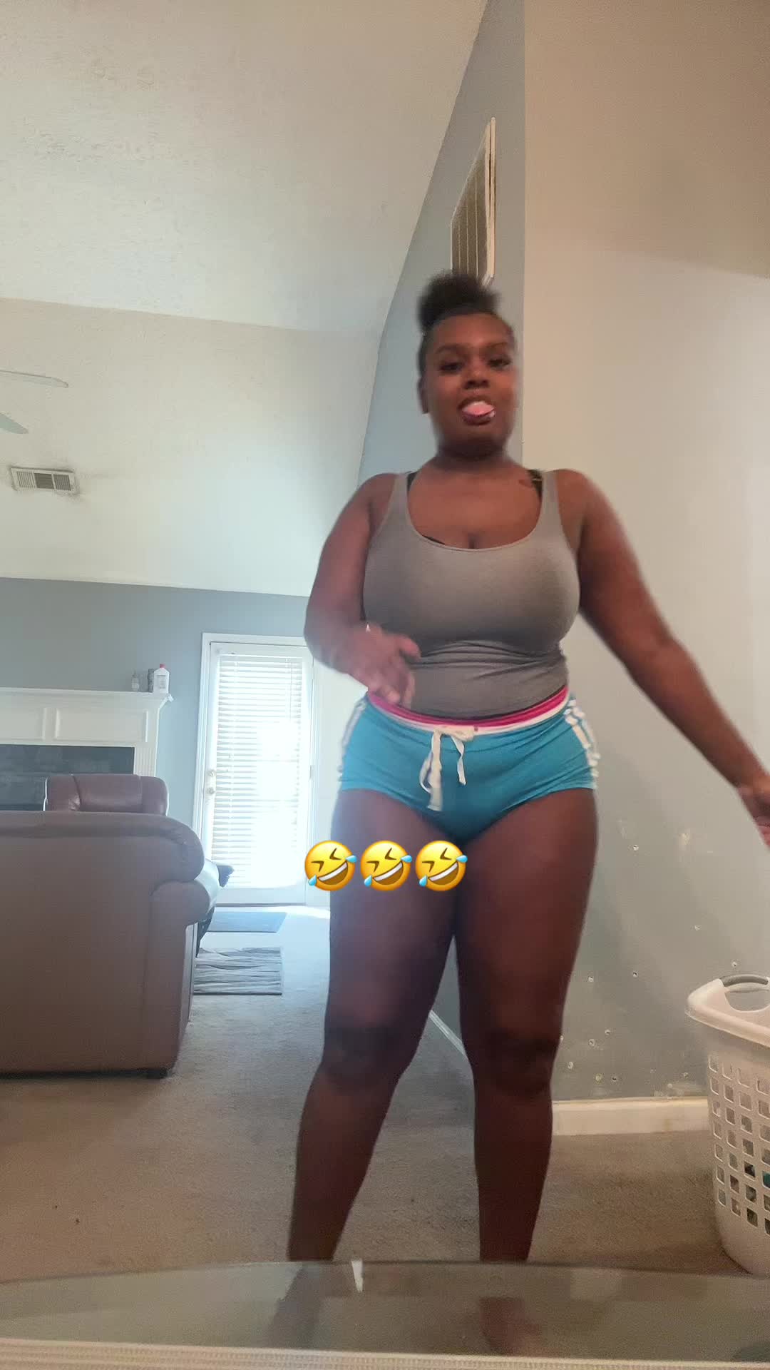 @Prettylil_ayanna15