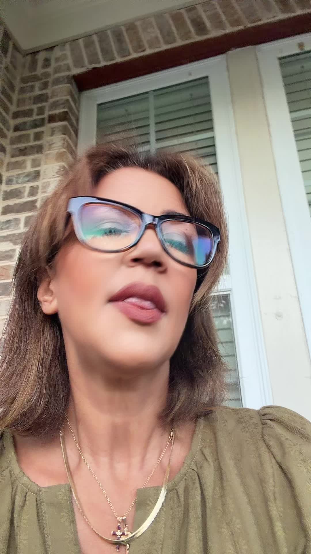 @Demi