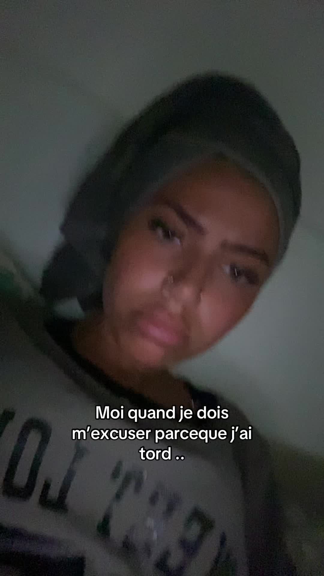 @<33