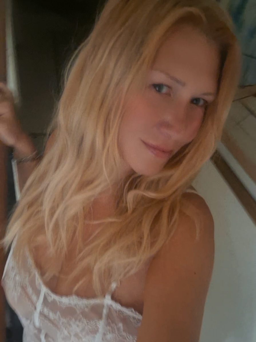 @ElenaLaPerlaOfficial