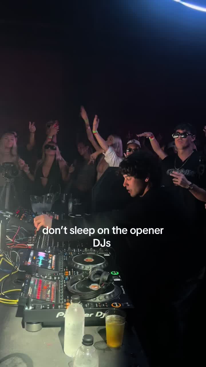 @G E N E V A  ☆  L A C O R T E