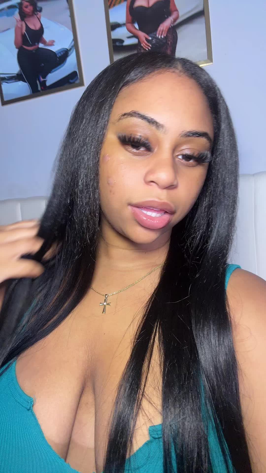 @Kaylalebomb ✨