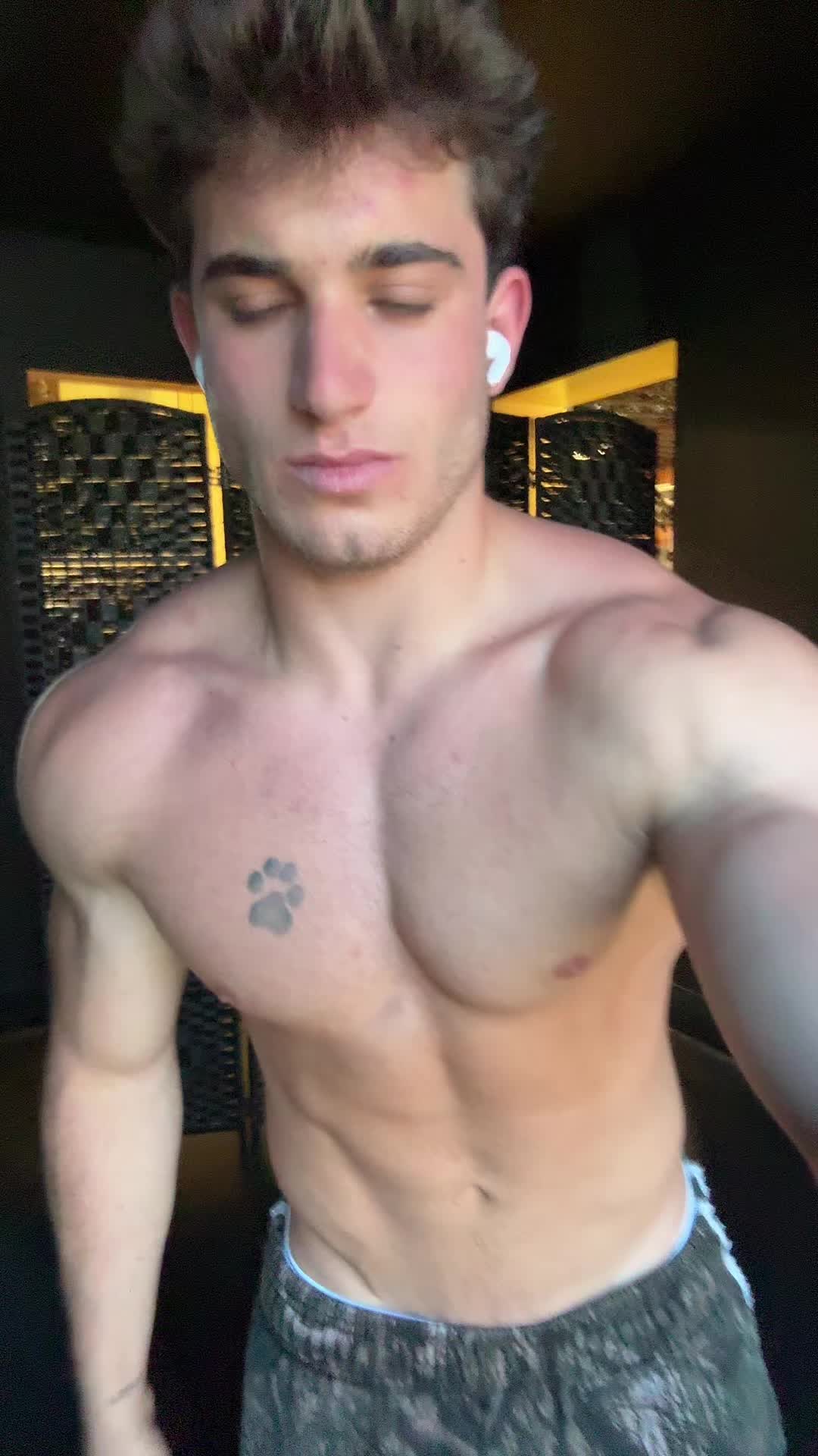 @ommy