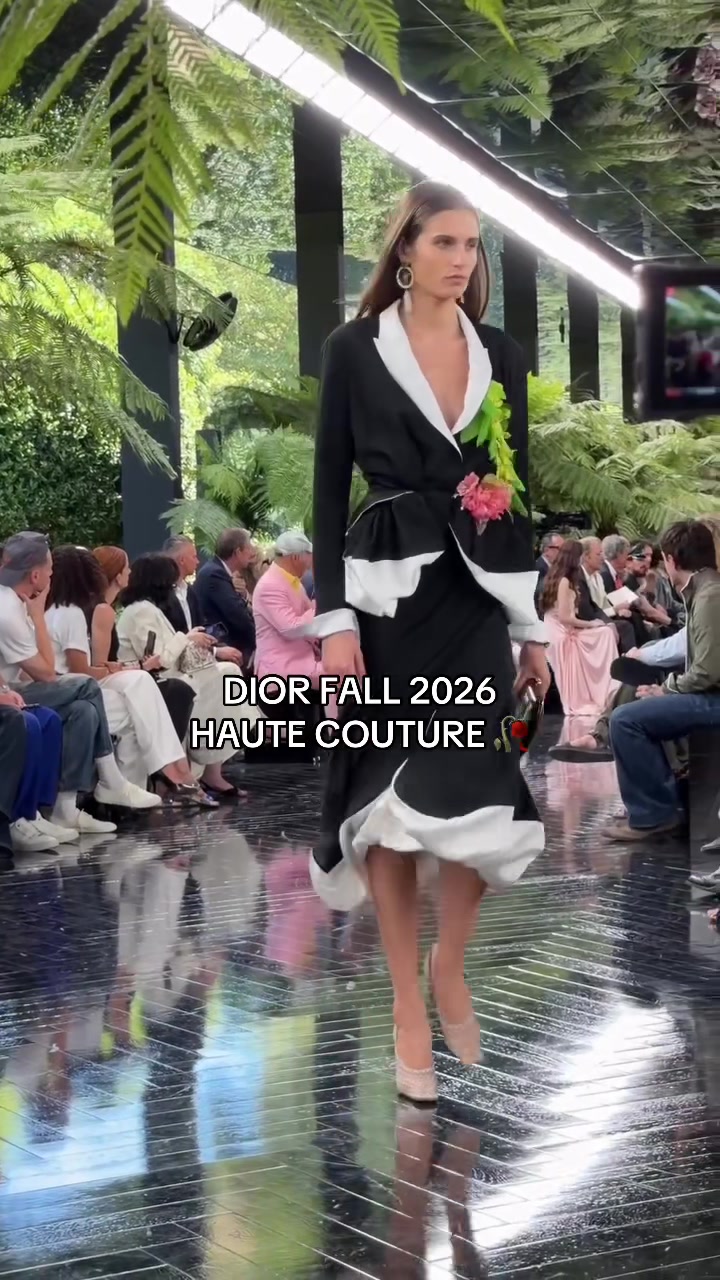 @whowhatwear