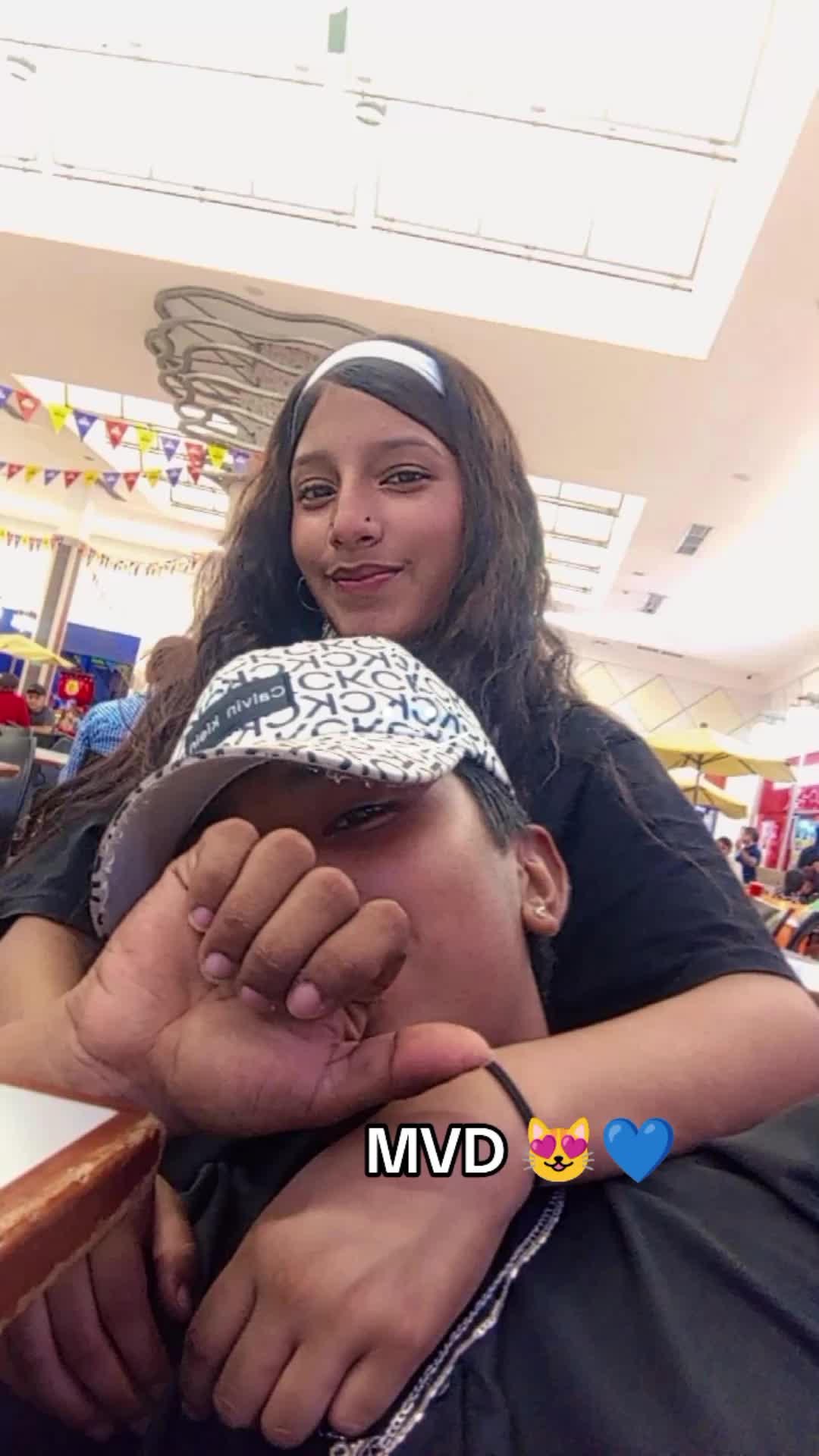 @S y B 💙💯😻