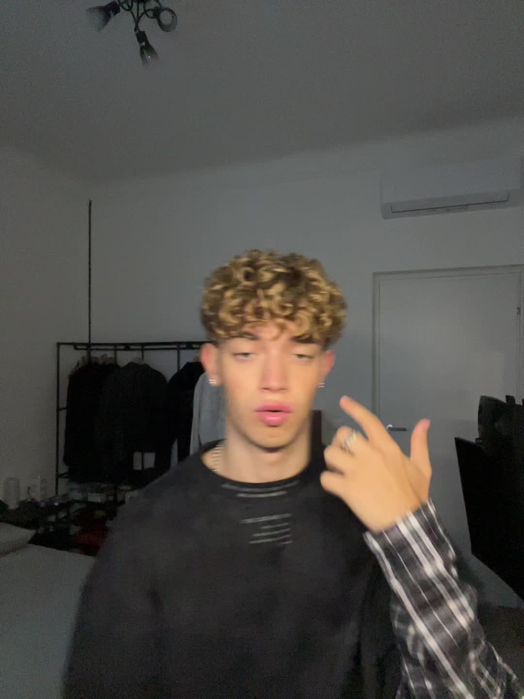 @𝓨 𝓛 𝓘 𝓐 𝓝💎