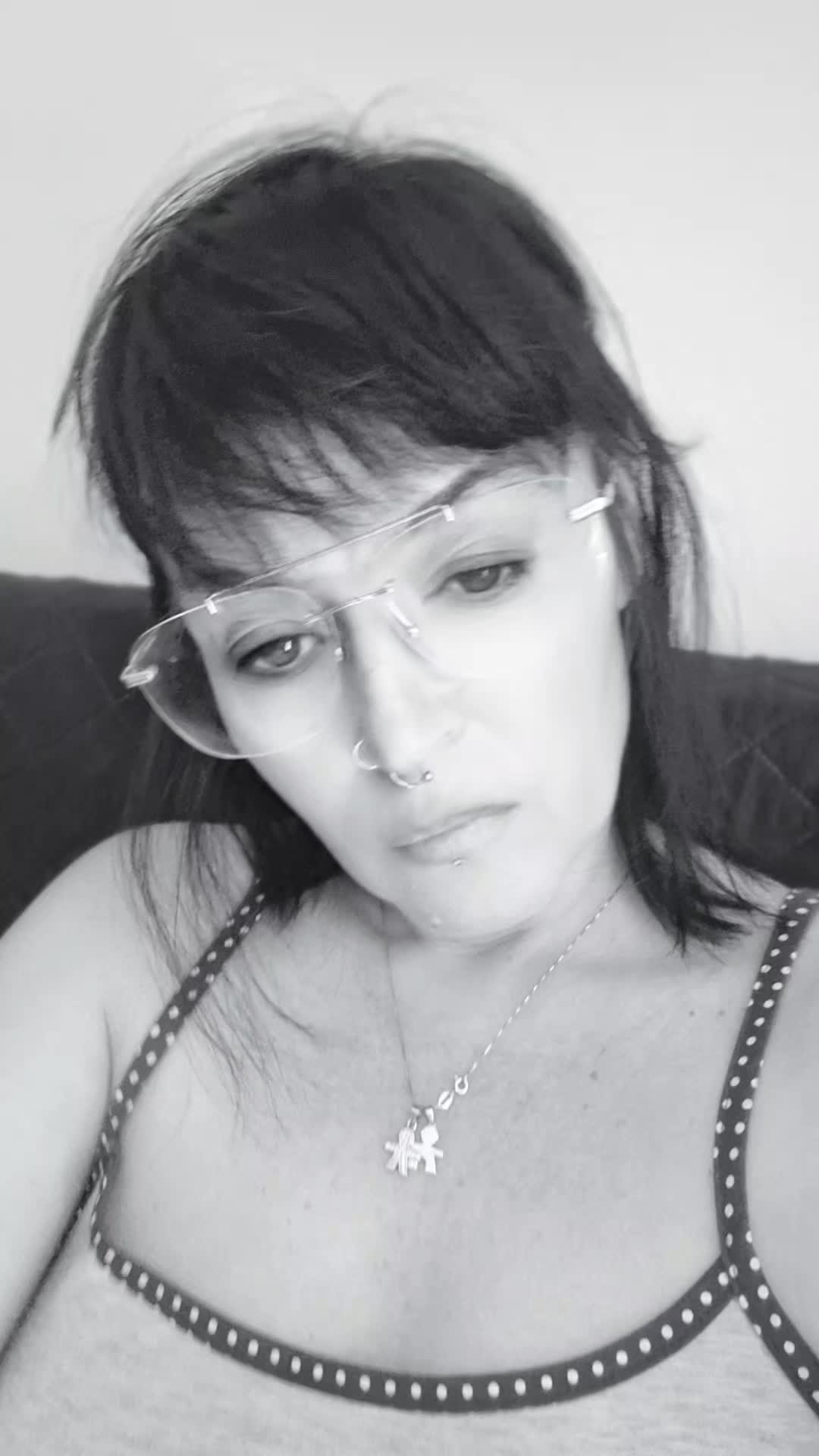 @Queen_of. The .darkness