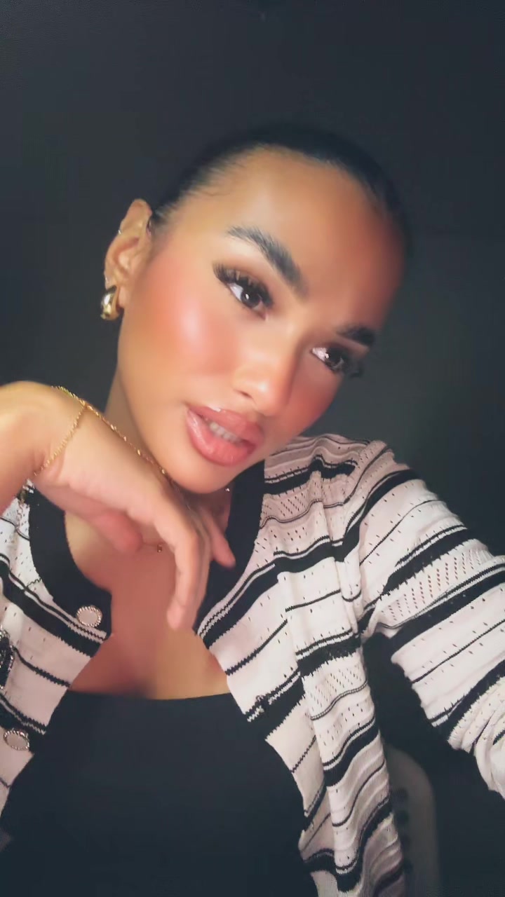 @𝐑𝐀𝐘𝐀.𝐁𝐋𝐊🥂