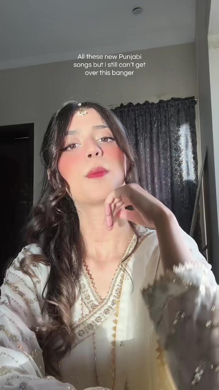 @AyeshEe🌸