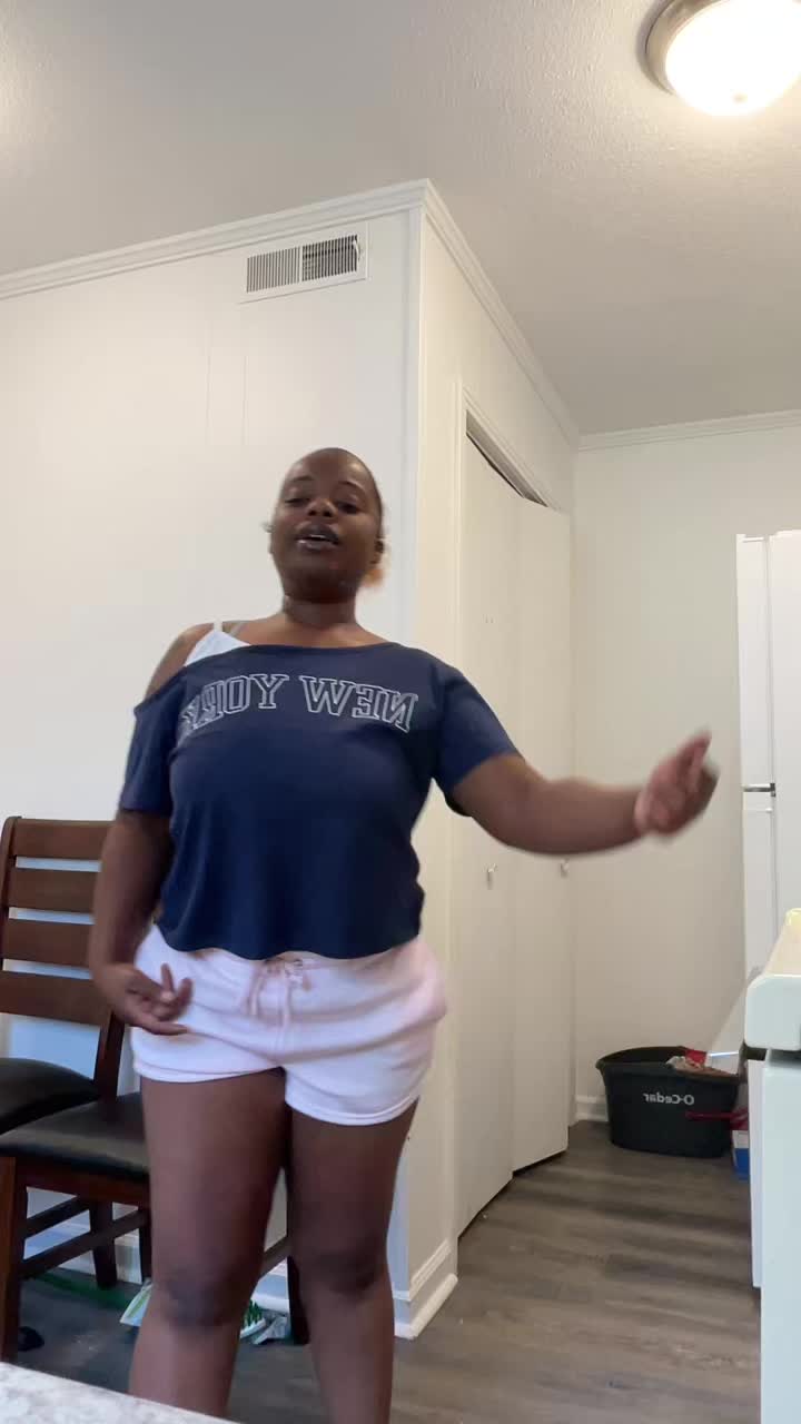 @Miss Standing on business 🗣️