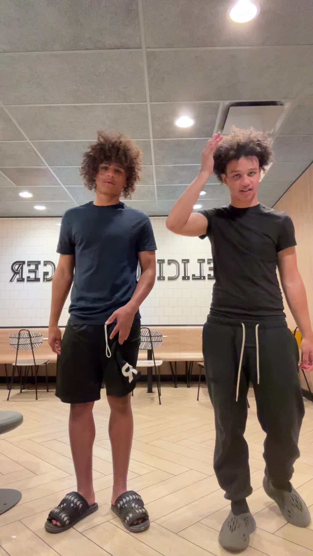 @J O S H 🕺