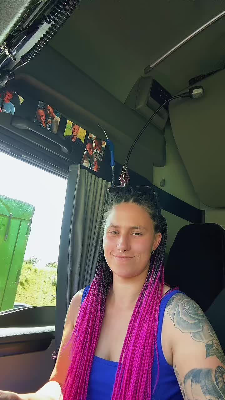 @TruckerGirlLucy