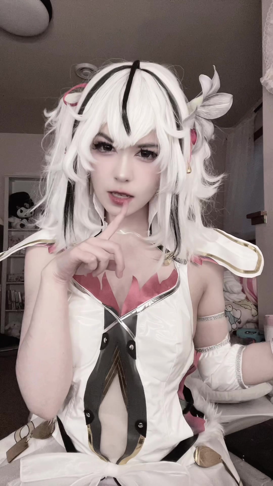 @⋆ ៹   lark ׅ    ੭