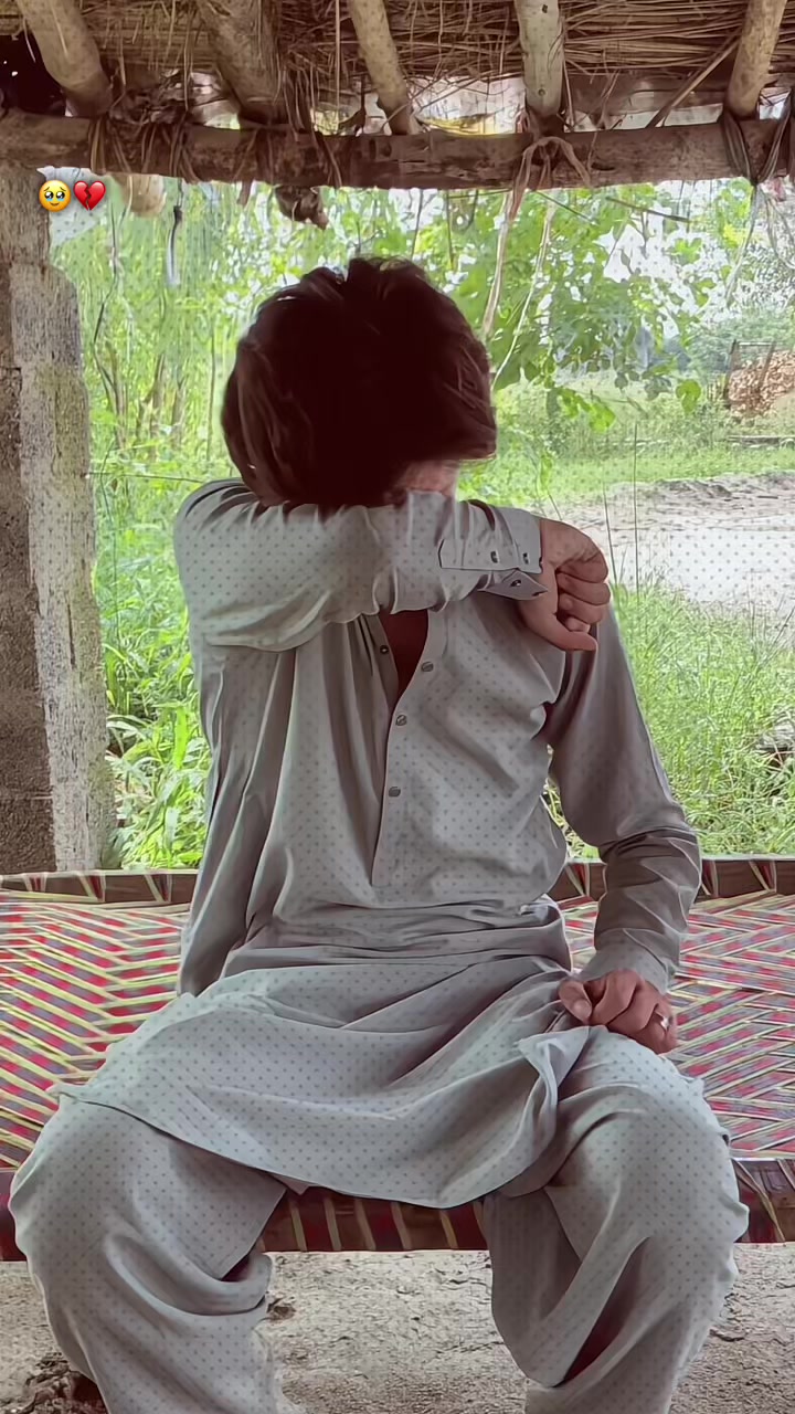 @꧁🥹•بے وفا یار•🥹꧂