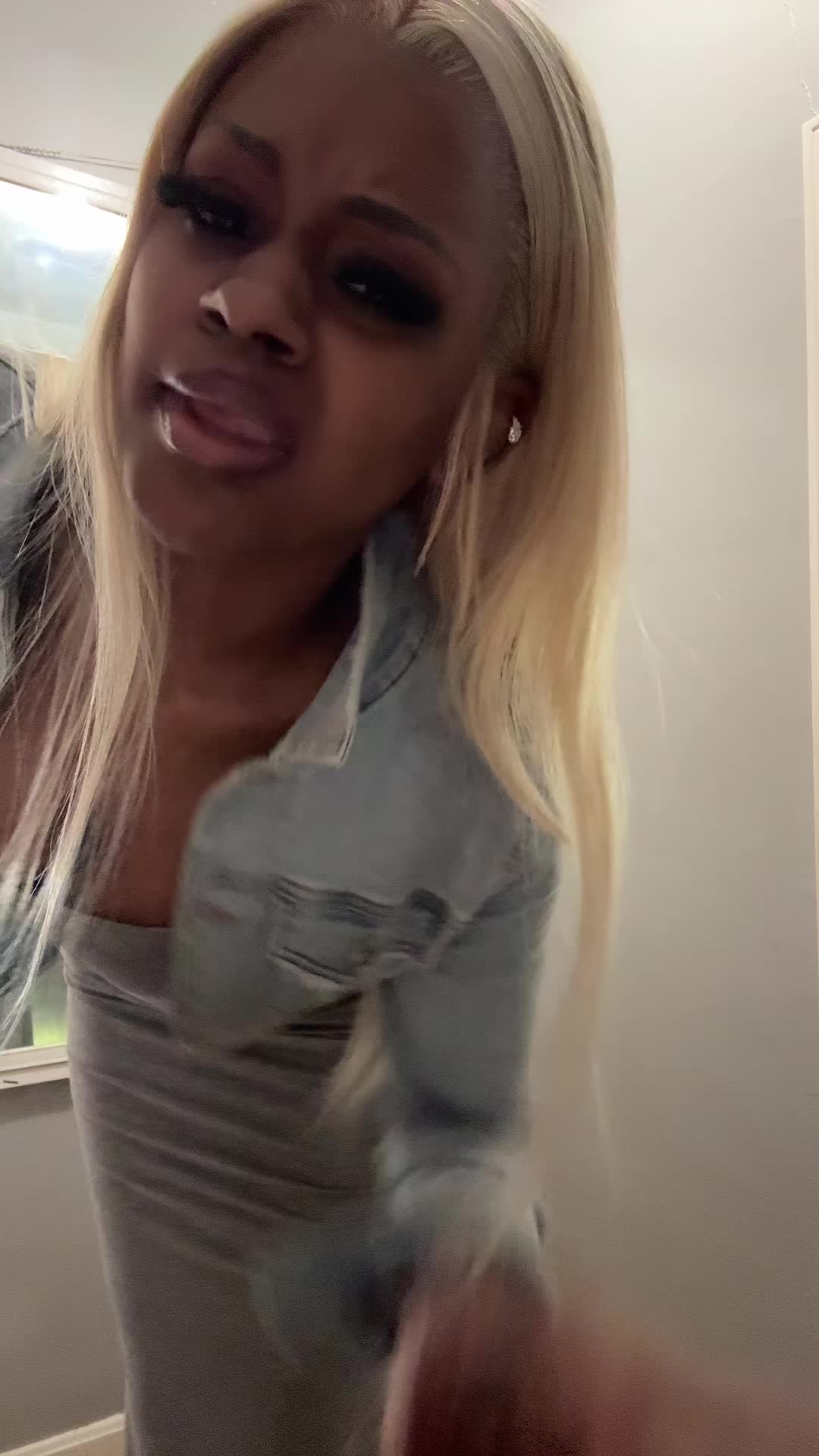 @️