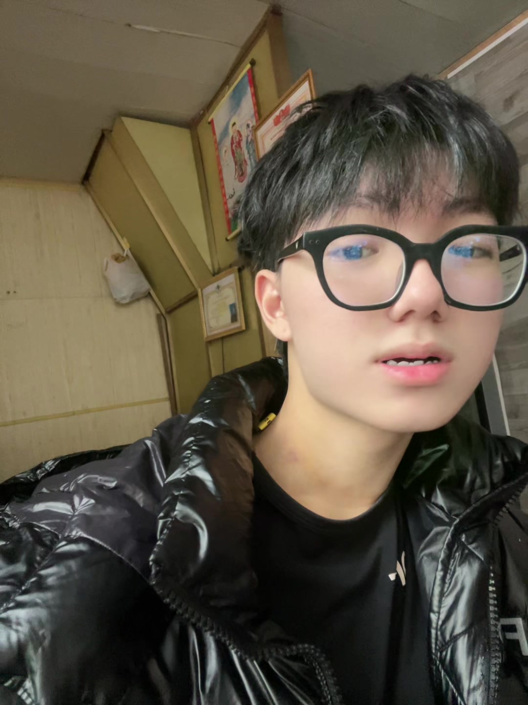 @ho&agrave;ng tử đơn c&ocirc;i