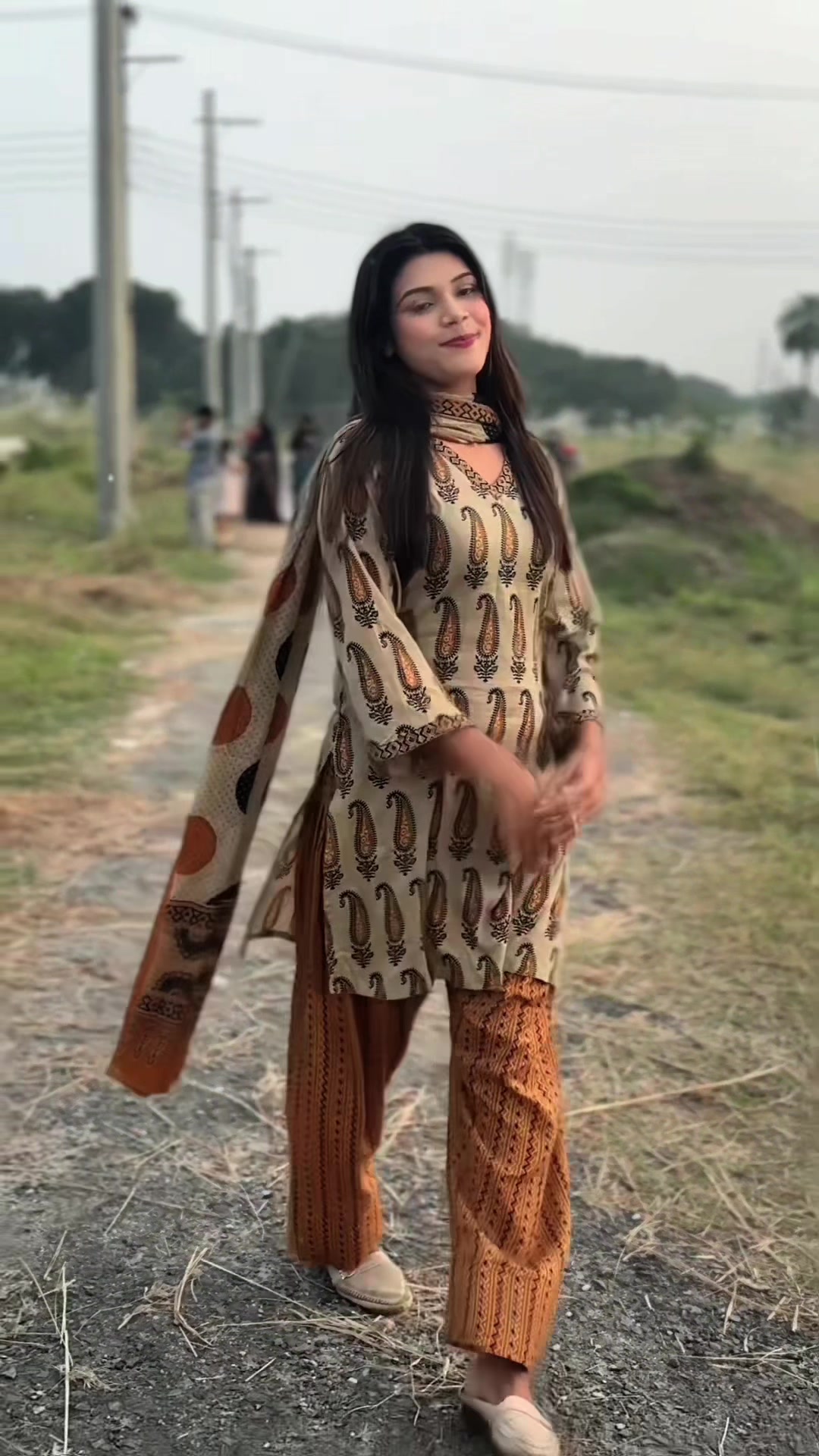 @👩&zwj;🎓⚖️Arshi +(আরু)⚖️🎓