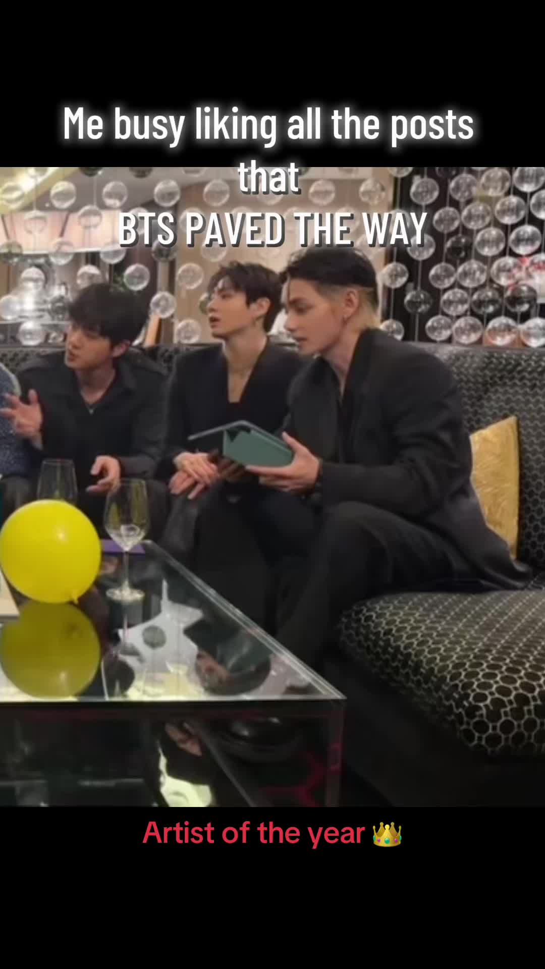 @moonchild⁷ i hi5 Jin😭💜