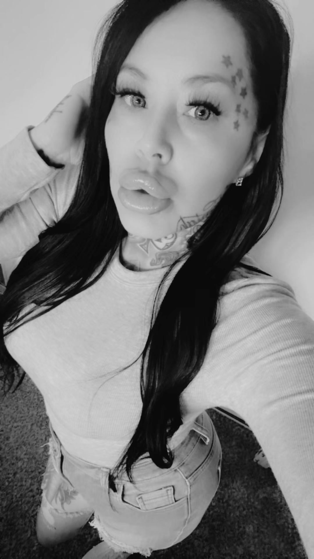 @2prettyniniluv