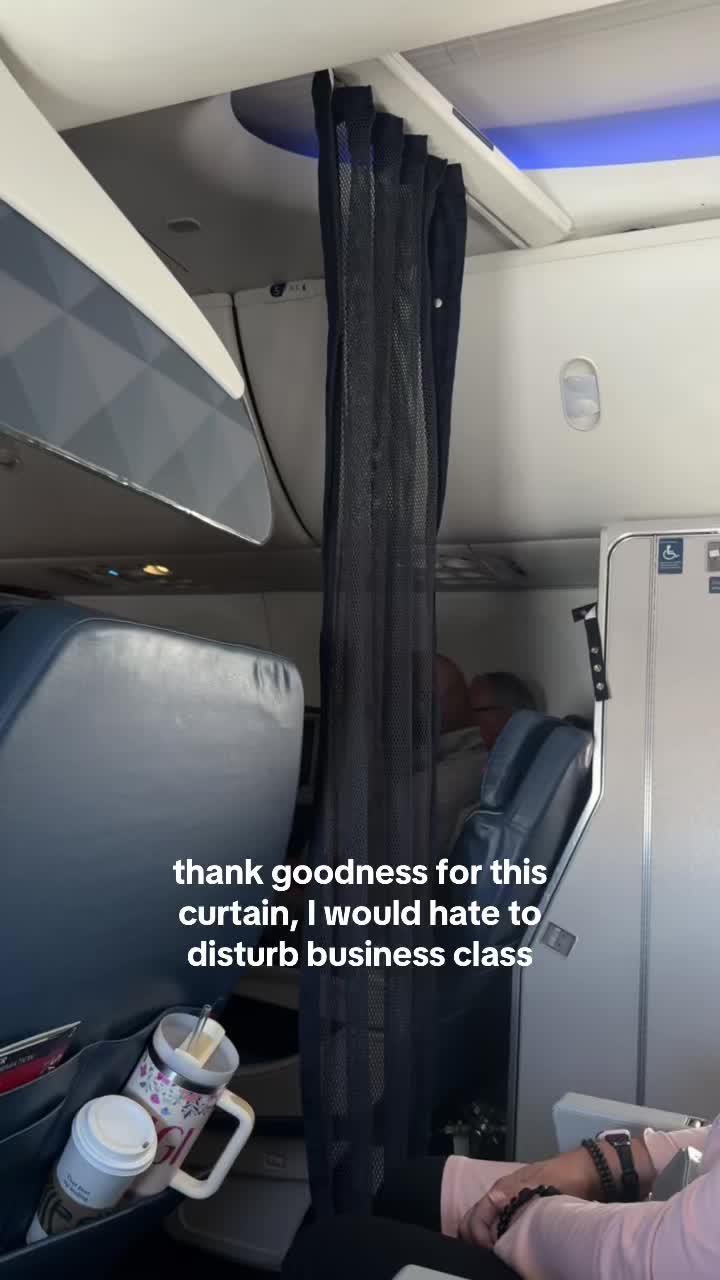@checkedinwithleslie