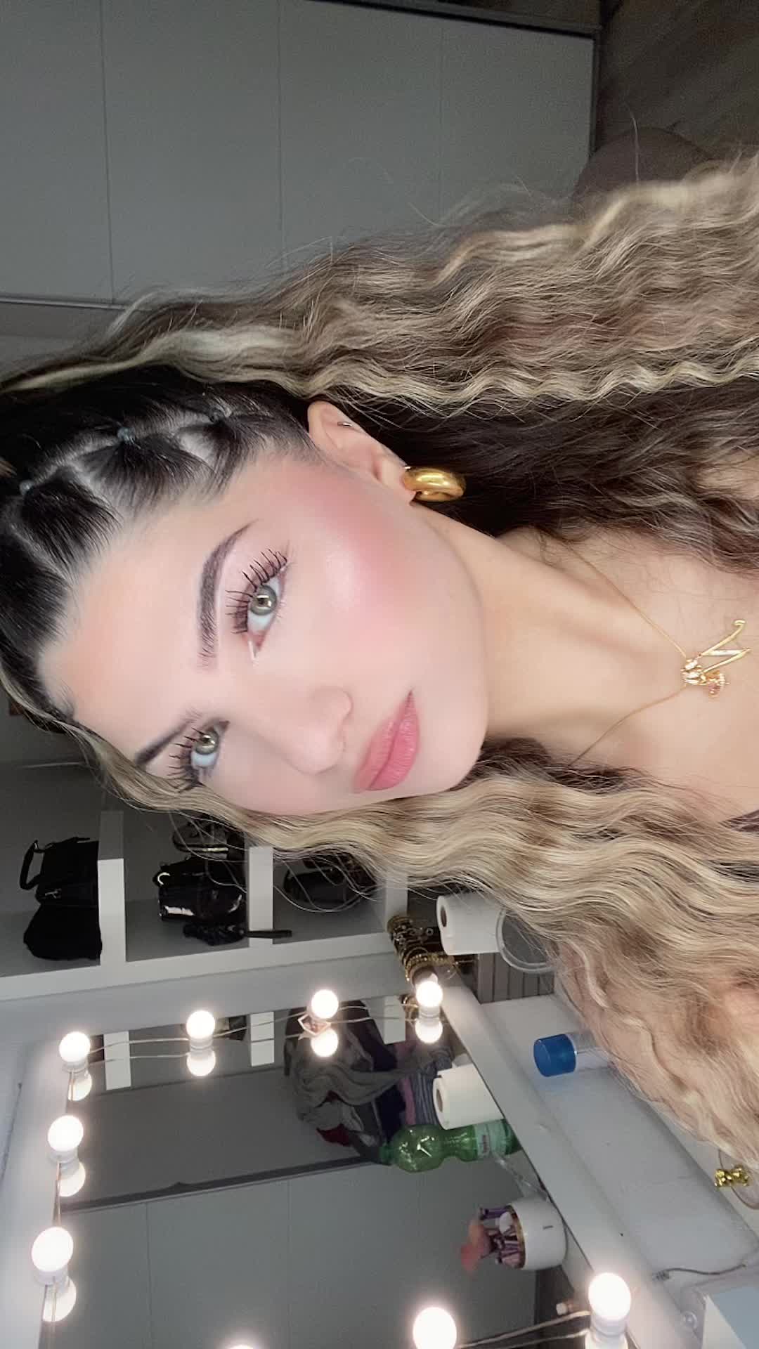 @nouraaa