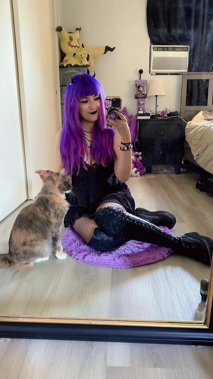 @creepyplum