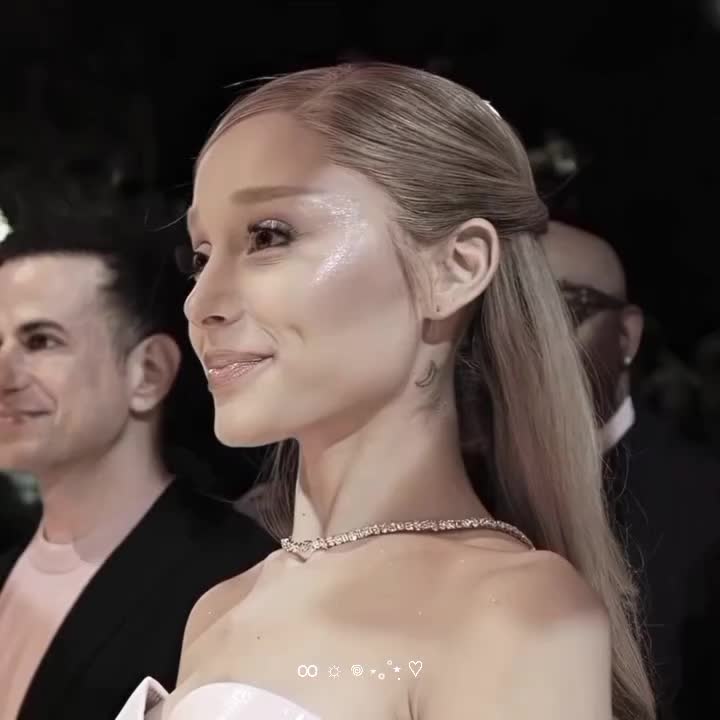 @𝒩