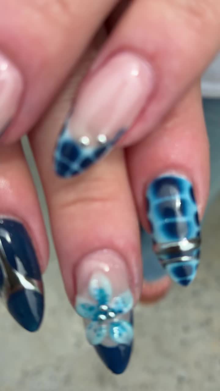 @blue sky nails del mar