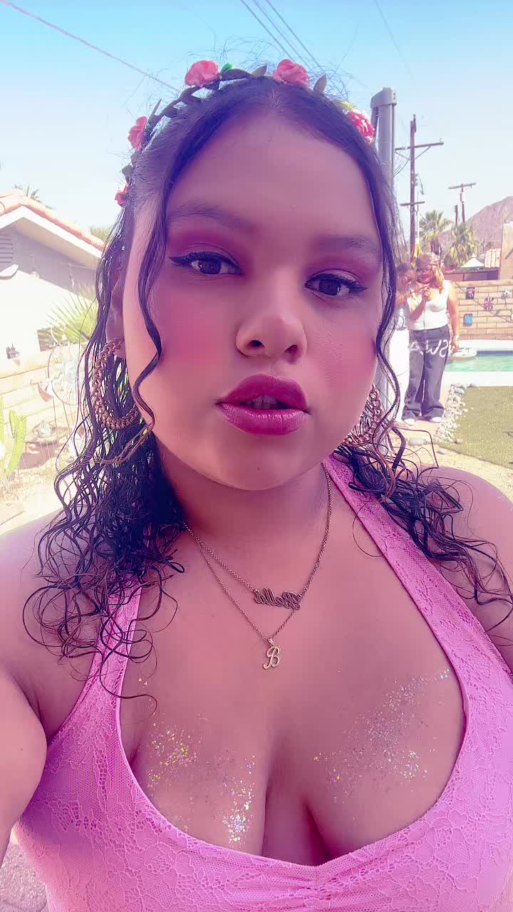 @Bella