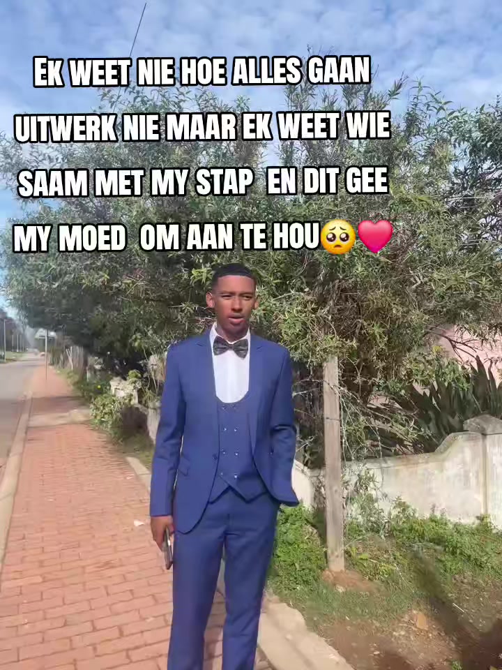 @🦍