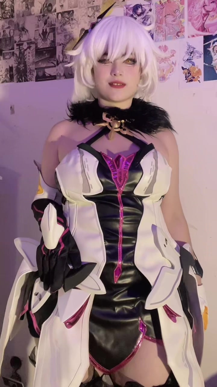 @alexia 🐈⬛🧡