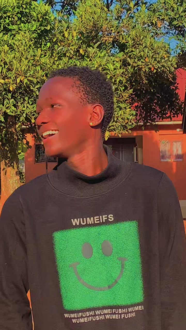 @king of smile 😃 ❤💙🤴🤴