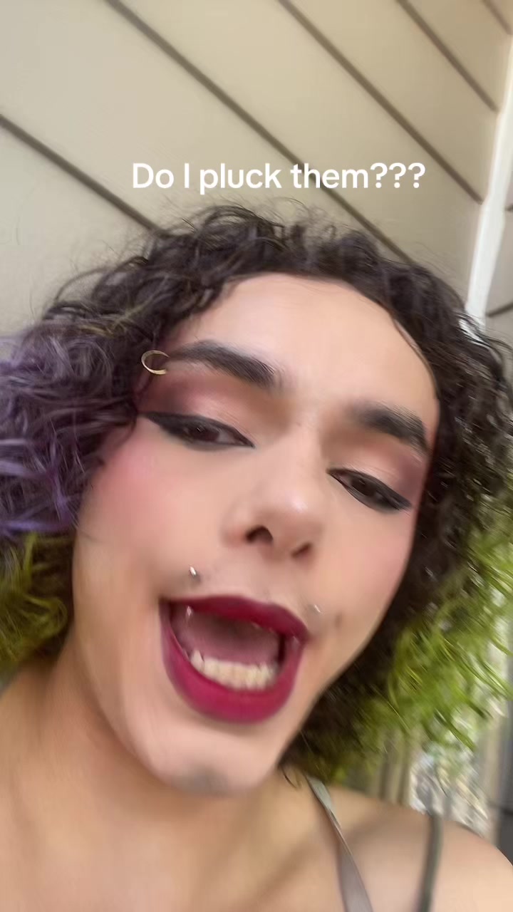 @shes_licking_thewall