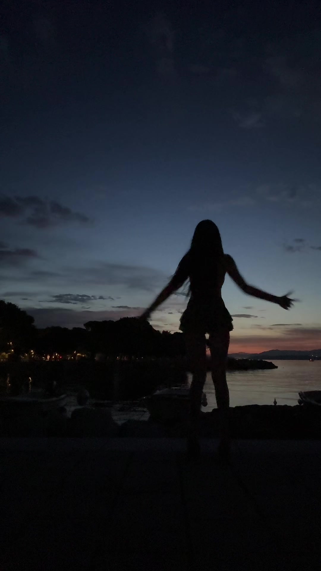 @𝐿𝑒𝑜𝓃𝒶