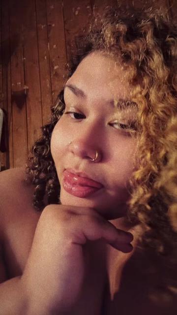 @CurlyheadZimmarria