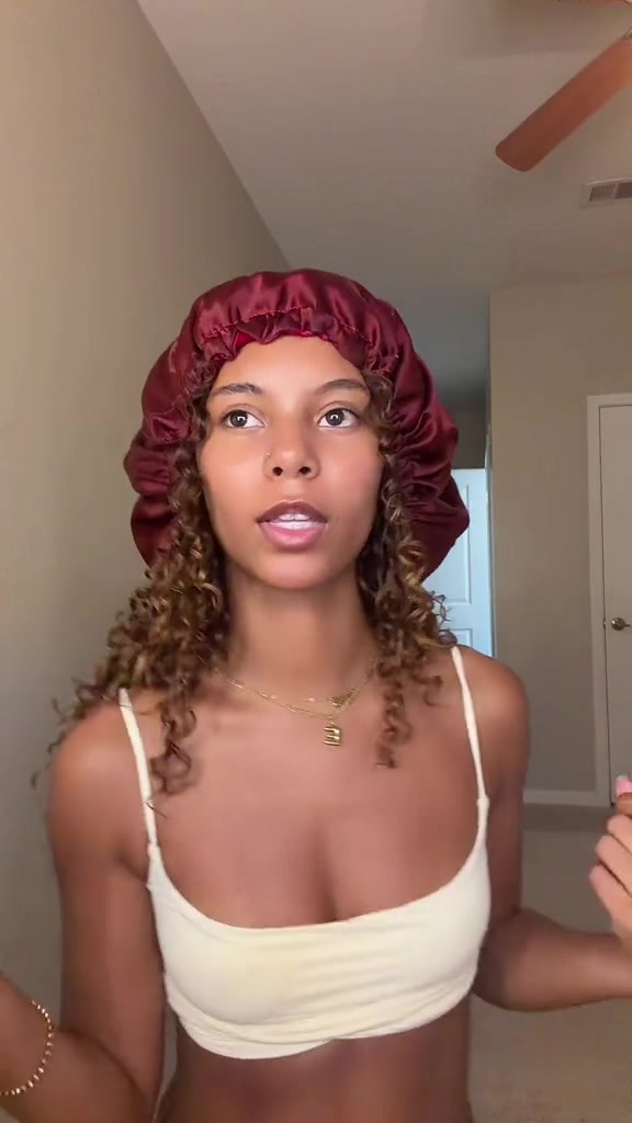 @elletheyapper