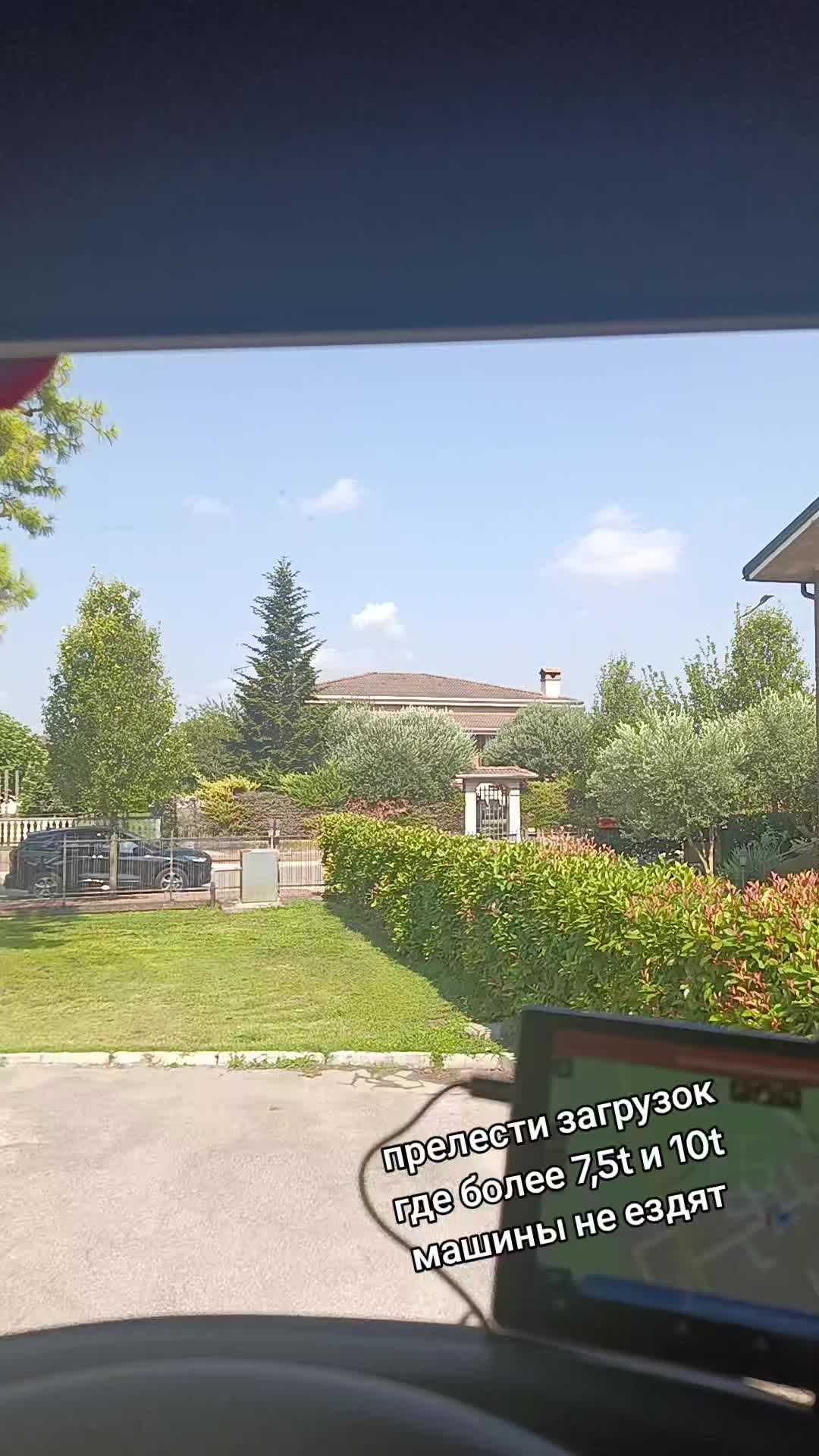 @AlenaBorys