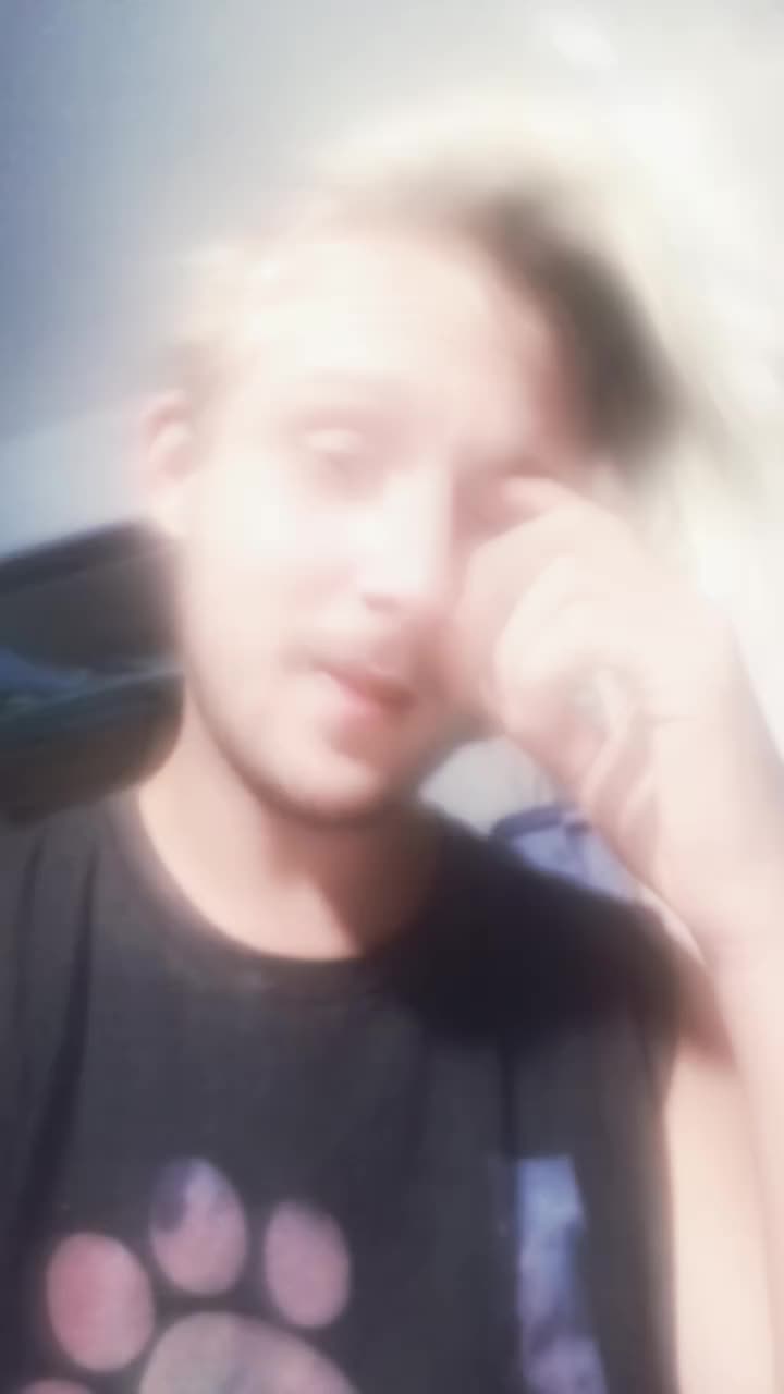 @DumbEmoRainBowBoi