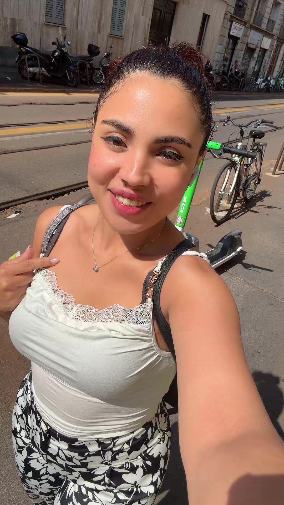 @simonaafior